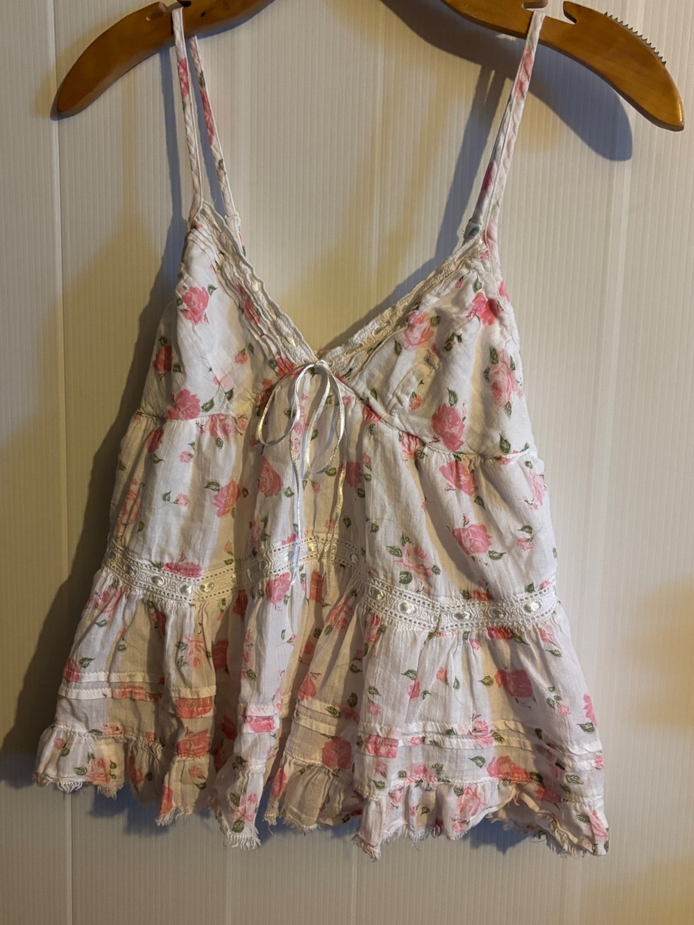 Aéropostale Floral Pleated V-Neck Babydoll Cami Top Cream Pink Cottagecore